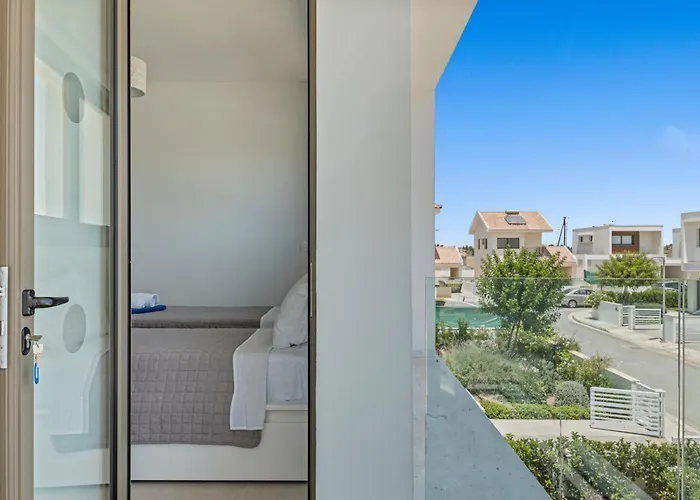 Serenity Waves 16 Vila Larnaca