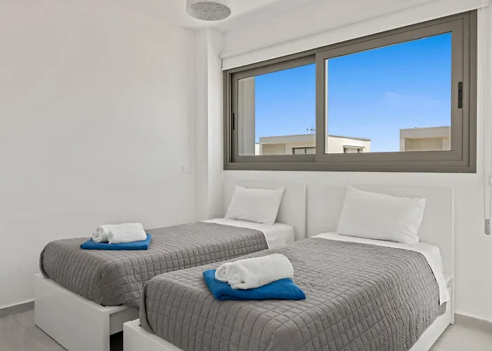 Serenity Waves 16 Vila Larnaca