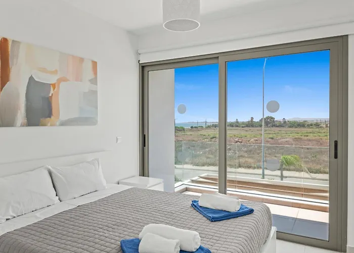 Vila Serenity Waves 16